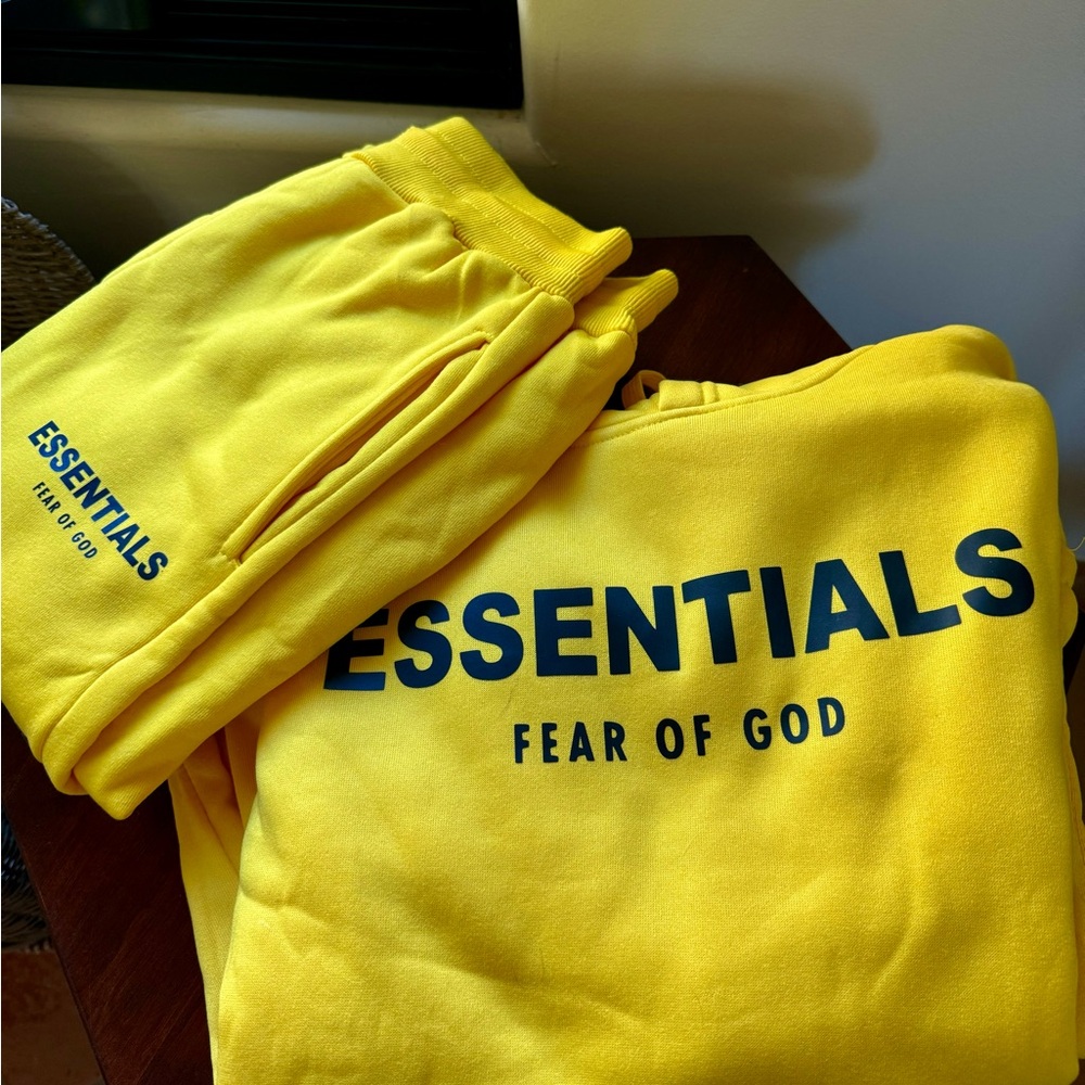 Essentials Fear of God Brand New Sweatsuit.